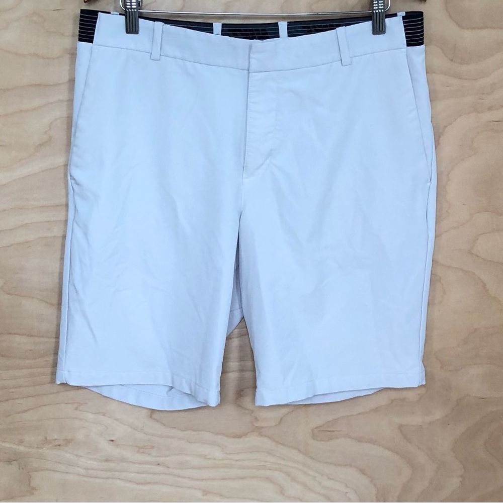 Nike Men’s White Flat Front Performance Shorts Light Beige Golf Size 34Waist.